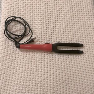 Remington two Prong Iron Model CI-52F0 Black Red Handle